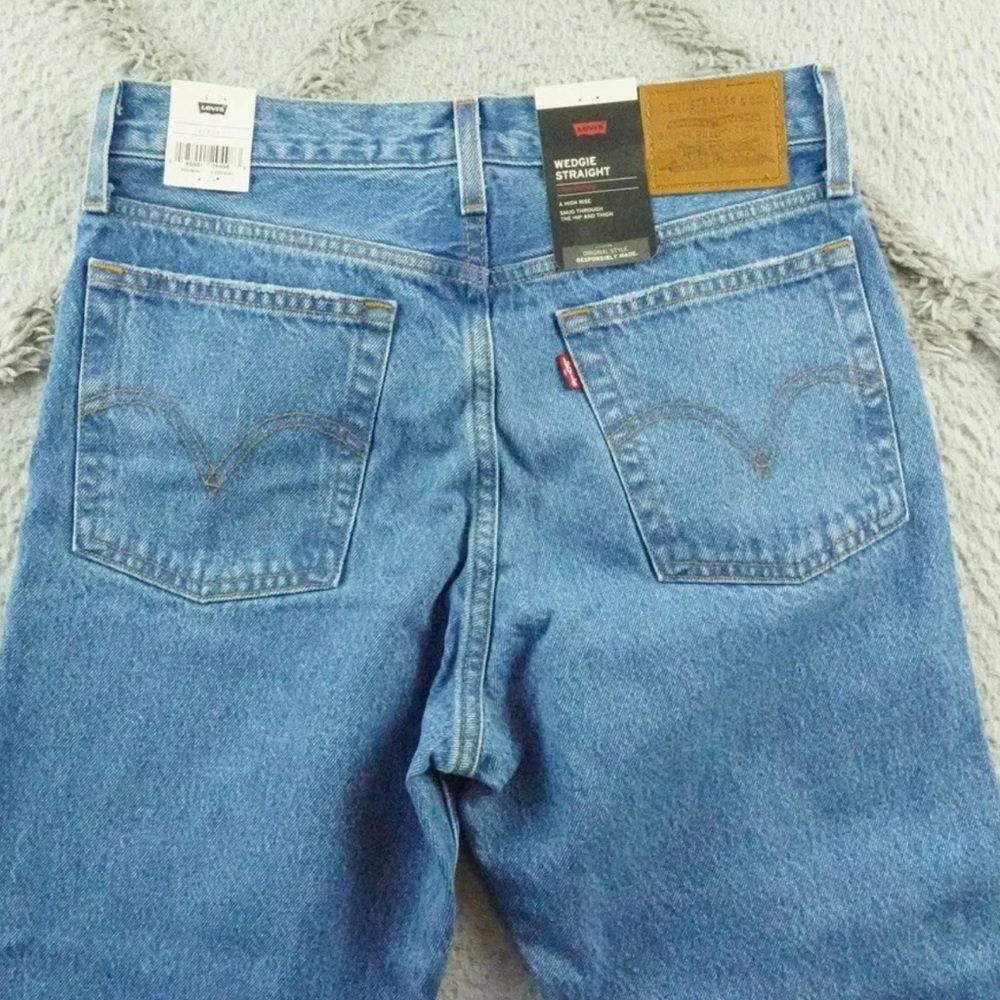 Levi's Wedgie Straight Leg Jean Womens 27x28 High Rise Button Fly Rigid Denim